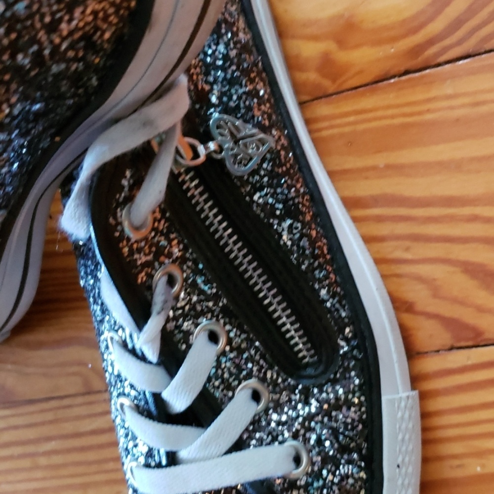 "GOTTA FLURT" GLITTER$TRENDY SNEAKERS🌼 - Picture 4 of 8